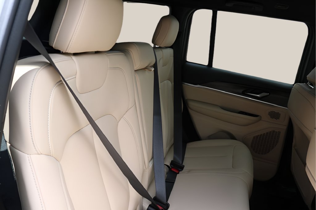 New 2026 Jeep Grand Cherokee Limited RWD image 17