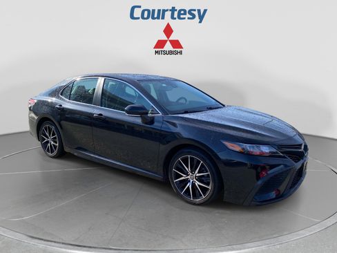 Used 2022 Toyota Camry SE w/ Cold Weather Package AWD/4WD image 7