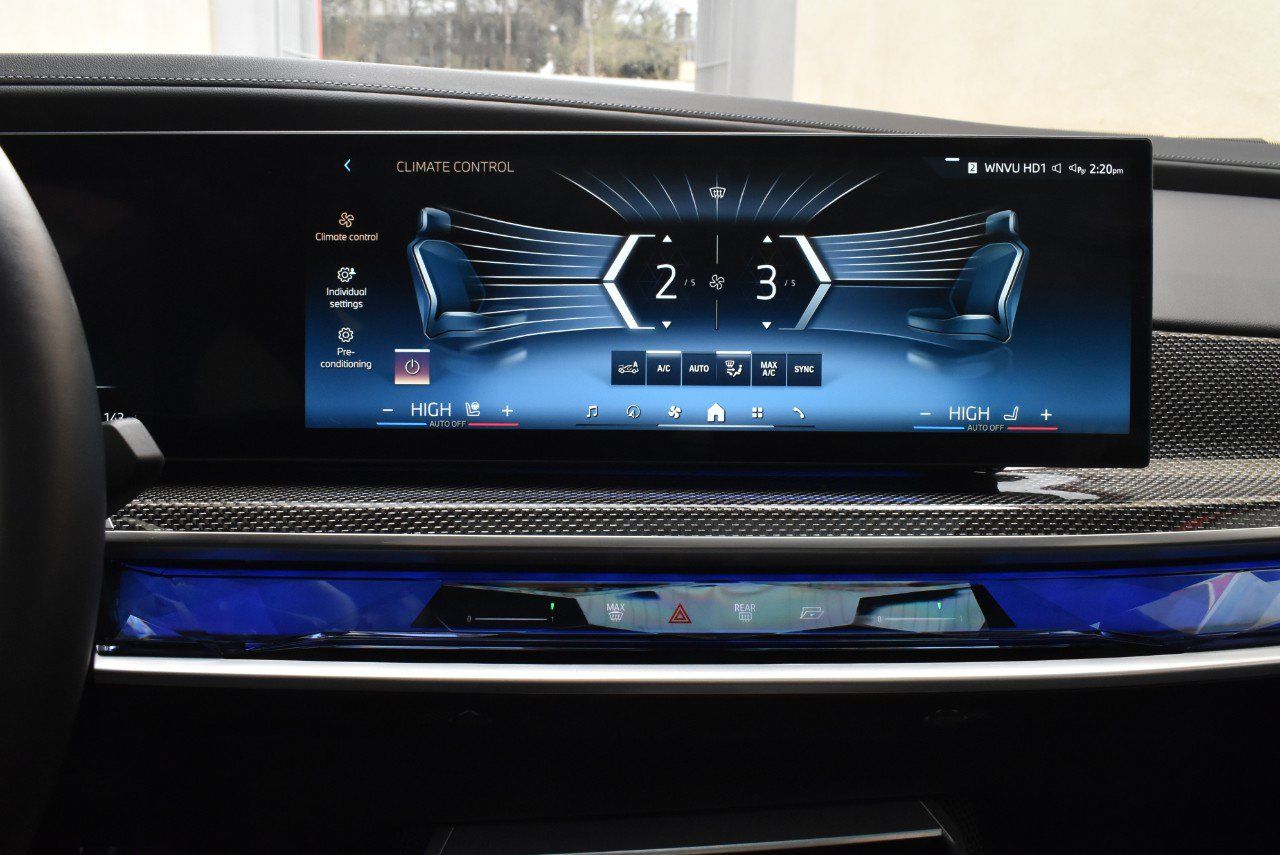 Used 2023 BMW i7 xDrive60 AWD/4WD image 34