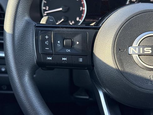 Used 2023 Nissan Rogue SV image 14