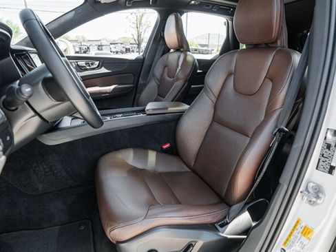 Used 2021 Volvo XC60 T5 Momentum AWD/4WD image 13