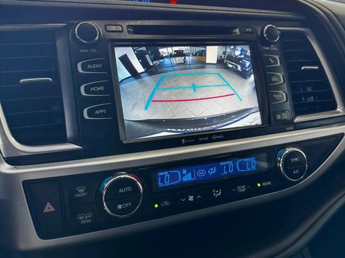 Used 2016 Toyota Highlander XLE AWD/4WD image 32