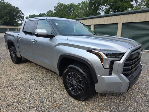 Used 2024 Toyota Tundra SR5 w/ SR5 Convenience Package AWD/4WD image 10
