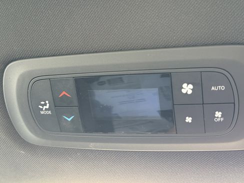 Used 2018 Chrysler Pacifica Touring Plus w/ S Appearance Package FWD image 28