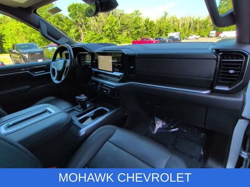 Certified 2022 Chevrolet Silverado 1500 LTZ w/ LTZ Premium Package AWD/4WD image 30
