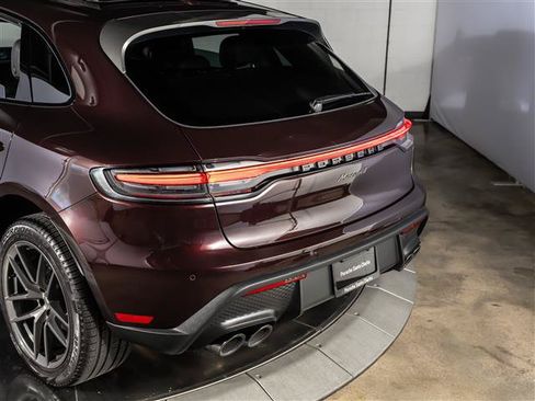 Certified 2026 Porsche Macan AWD/4WD image 32