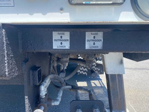 Used 2014 Ford F550 4x4 SuperCab Super Duty image 38