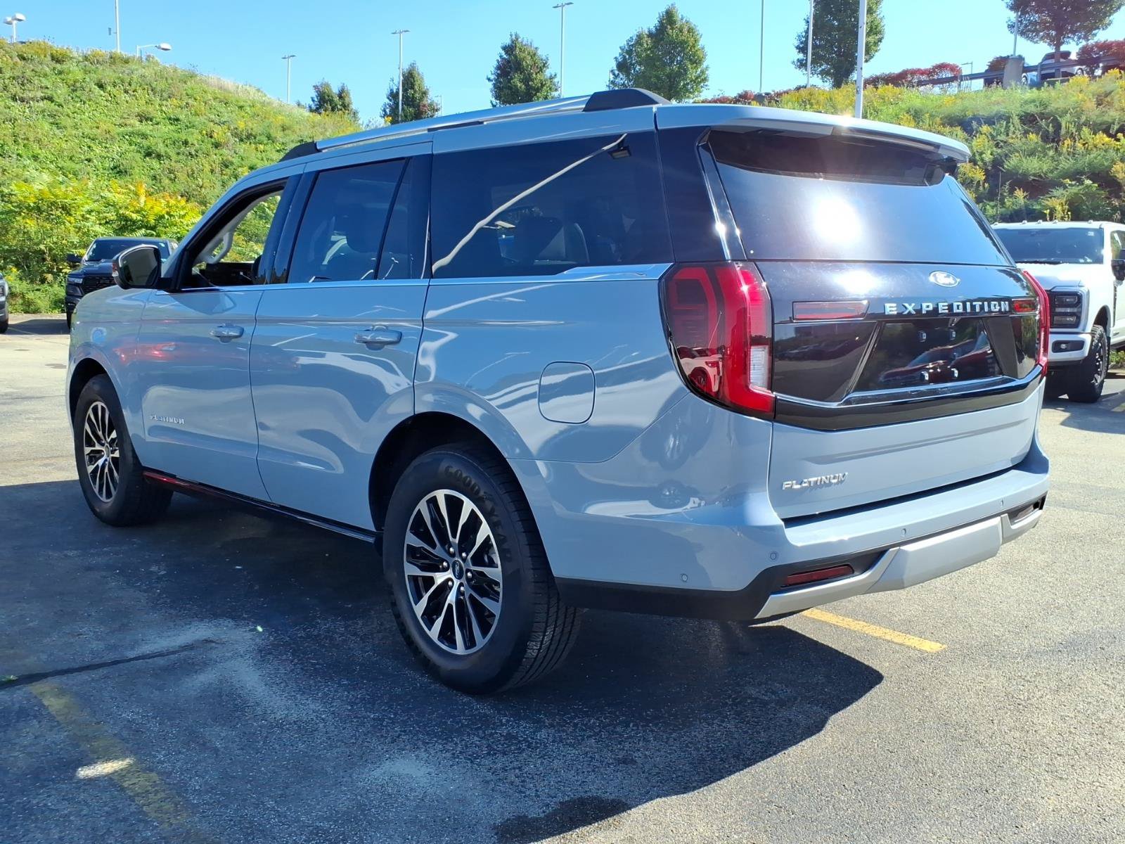 Used 2025 Ford Expedition Platinum AWD/4WD image 4