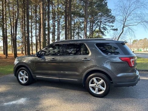 Used 2018 Ford Explorer XLT w/ Equipment Group 201A image 6
