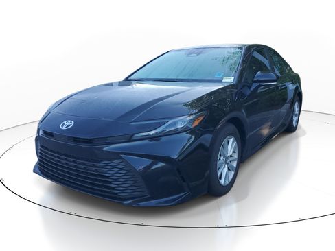 Used 2025 Toyota Camry LE w/ Convenience Package FWD image 3