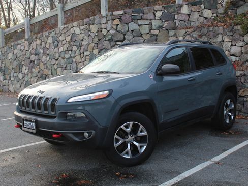Used 2015 Jeep Cherokee Trailhawk w/ Comfort/Convenience Group image 2