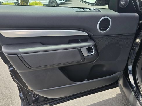 Used 2020 Land Rover Discovery Landmark AWD/4WD image 27
