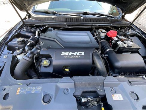 Used 2013 Ford Taurus SHO image 10
