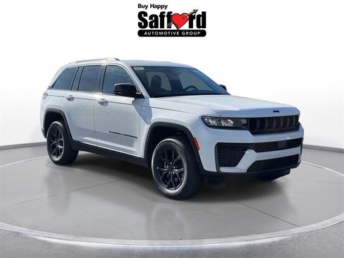 New 2026 Jeep Grand Cherokee Altitude image 10