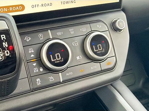 New 2026 Land Rover Defender 110 X-Dynamic SE image 32