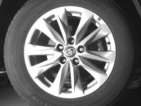 Certified 2024 Toyota Corolla Cross LE w/ Moonroof Package image 11