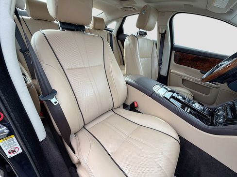 Used 2019 Jaguar XJ R-Sport image 15