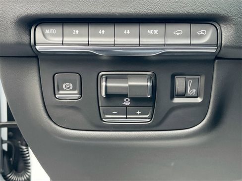 New 2026 Cadillac Escalade ESV Luxury w/ LPO, Radiant Package image 9