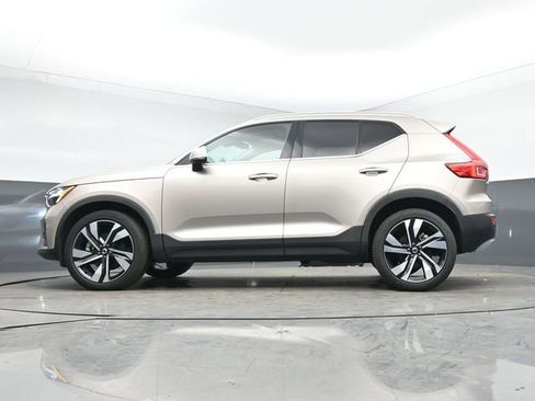 Used 2023 Volvo XC40 B5 Plus w/ Driver Assist Package image 13