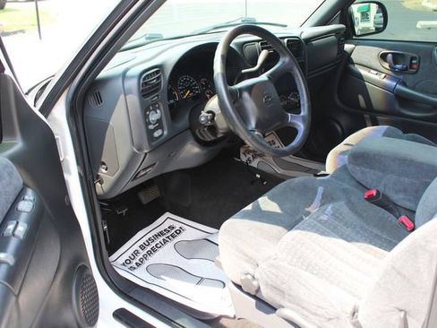 Used 2000 Chevrolet S10 Pickup Xtreme w/ Preferred Equipment Group RWD image 16