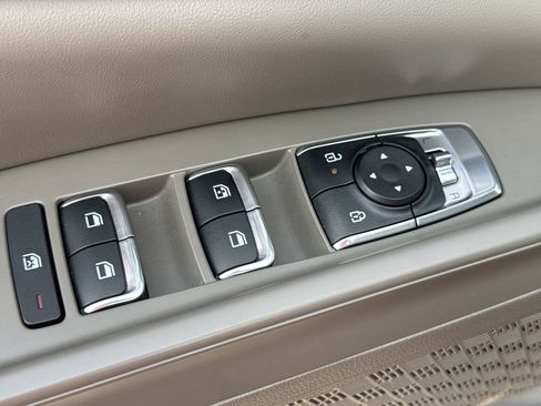 Used 2026 Kia Carnival FWD image 15