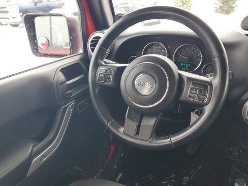 Used 2014 Jeep Wrangler Unlimited Sahara w/ Connectivity Group image 7