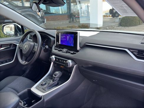 Used 2024 Toyota RAV4 XLE image 27