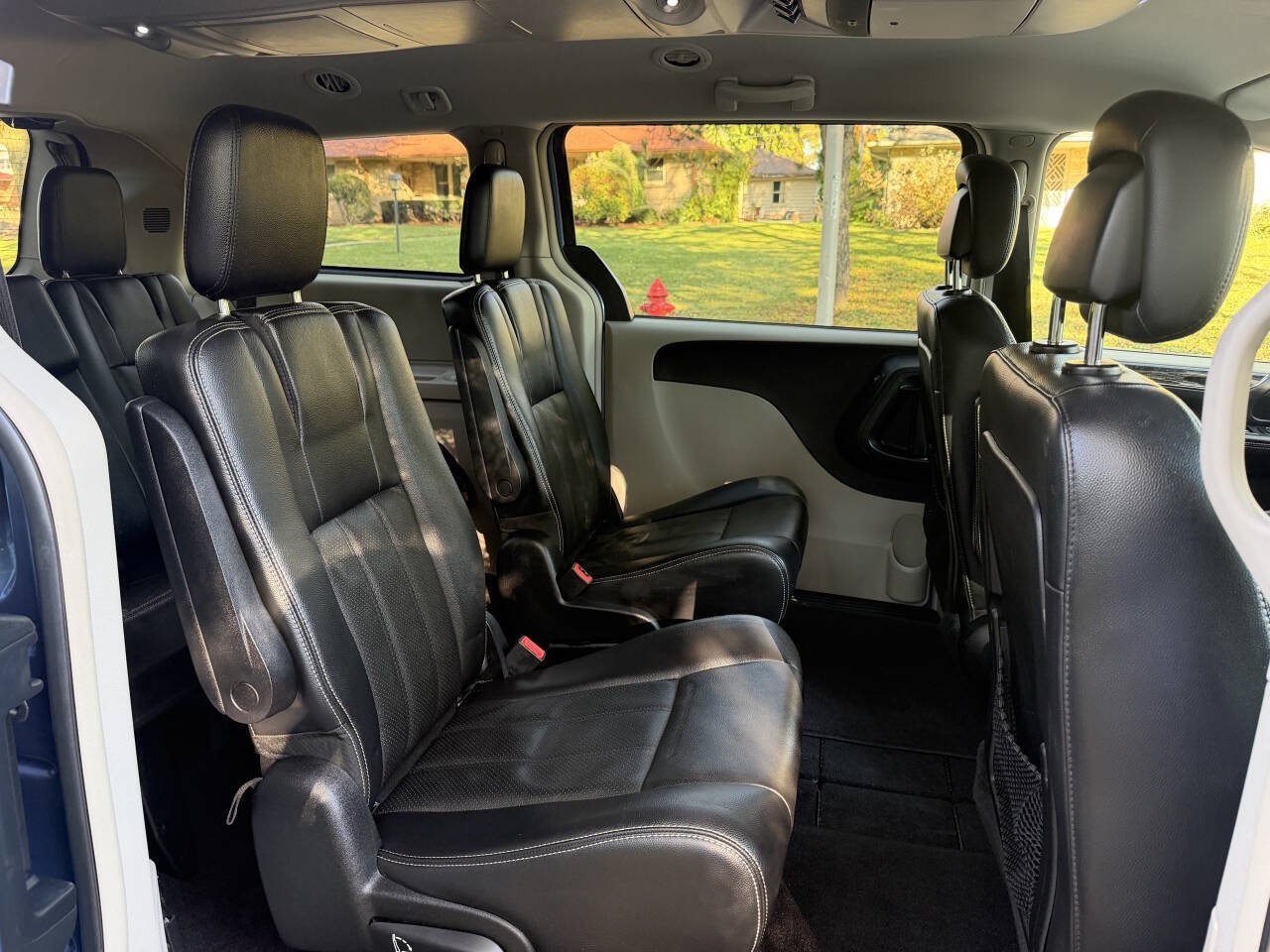 Used 2012 Chrysler Town & Country Touring w/ Entertainment Group #1 FWD image 15