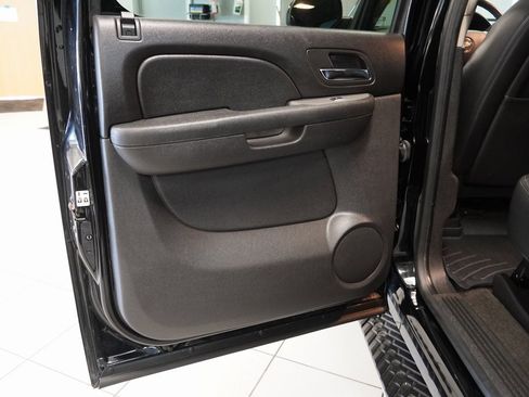 Used 2013 Chevrolet Avalanche LT w/ Suspension Package, Off-Road image 24