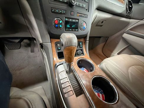 Used 2011 Buick Enclave CXL image 14