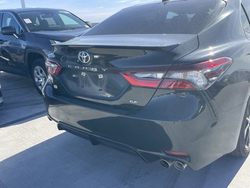 Used 2022 Toyota Camry SE image 4