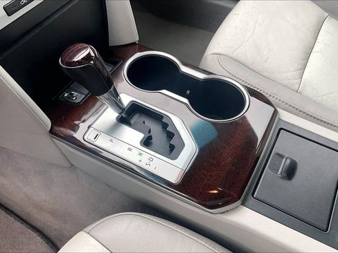 Used 2014 Toyota Camry XLE w/ Leather Package image 14