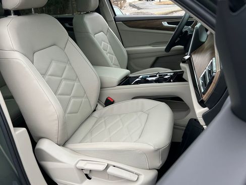 New 2026 Volkswagen Atlas SE image 9