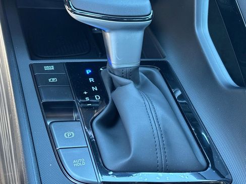 Used 2025 Hyundai Elantra SEL image 17