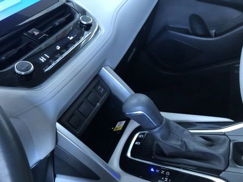 Certified 2023 Toyota Corolla Cross LE image 28