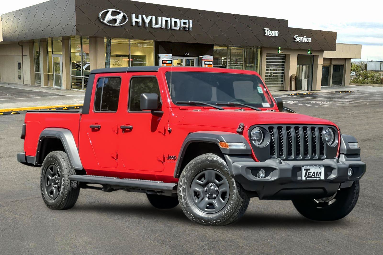 Used 2021 Jeep Gladiator Sport w/ Trailer Tow Package AWD/4WD image 2