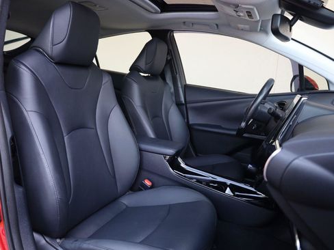 Used 2018 Toyota Prius Four w/ Advanced Technology Package FWD image 28