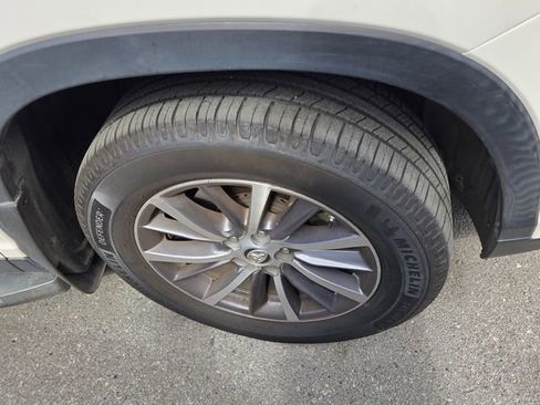 Used 2019 Toyota Highlander XLE image 5