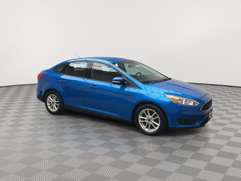 Used 2015 Ford Focus SE w/ SE Cold Weather Package image 33