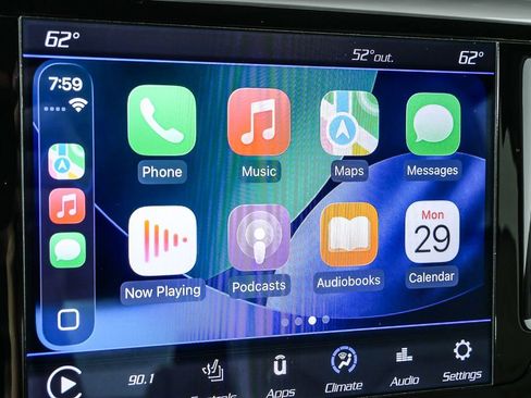 Used 2018 Chrysler Pacifica Touring-L image 19