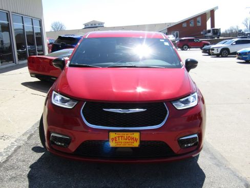 Used 2025 Chrysler Pacifica Select FWD image 13