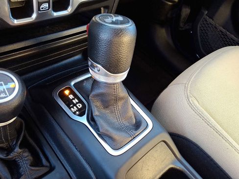 Used 2022 Jeep Wrangler Unlimited Sport image 14