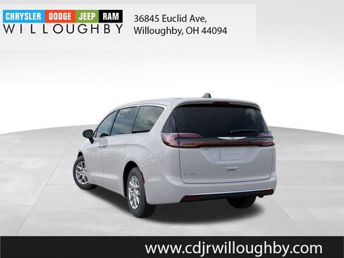 New 2026 Chrysler Pacifica Select FWD image 3