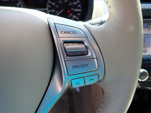 Used 2013 Nissan Altima 2.5 SL w/ Technology Pkg FWD image 16