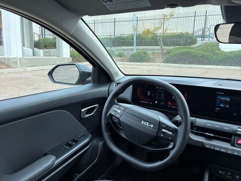Used 2025 Kia K4 LXS image 33