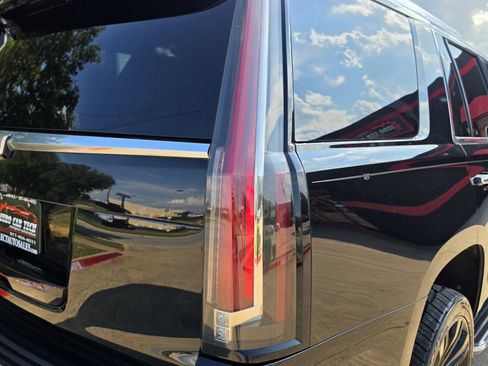 Used 2015 Cadillac Escalade Luxury RWD image 9
