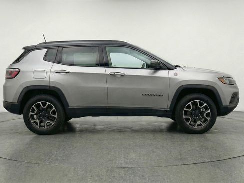 Used 2025 Jeep Compass Trailhawk image 11