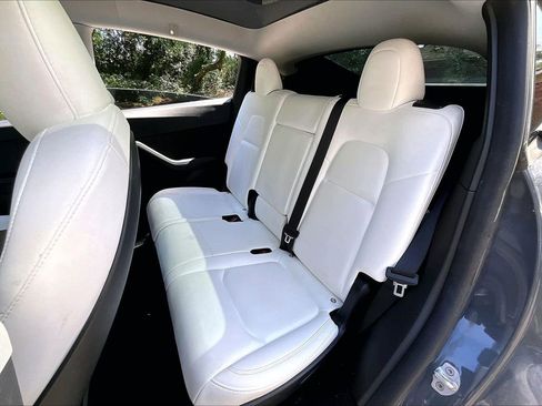 Used 2023 Tesla Model Y Long Range AWD/4WD image 18