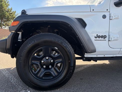 Used 2022 Jeep Wrangler Sport AWD/4WD image 11