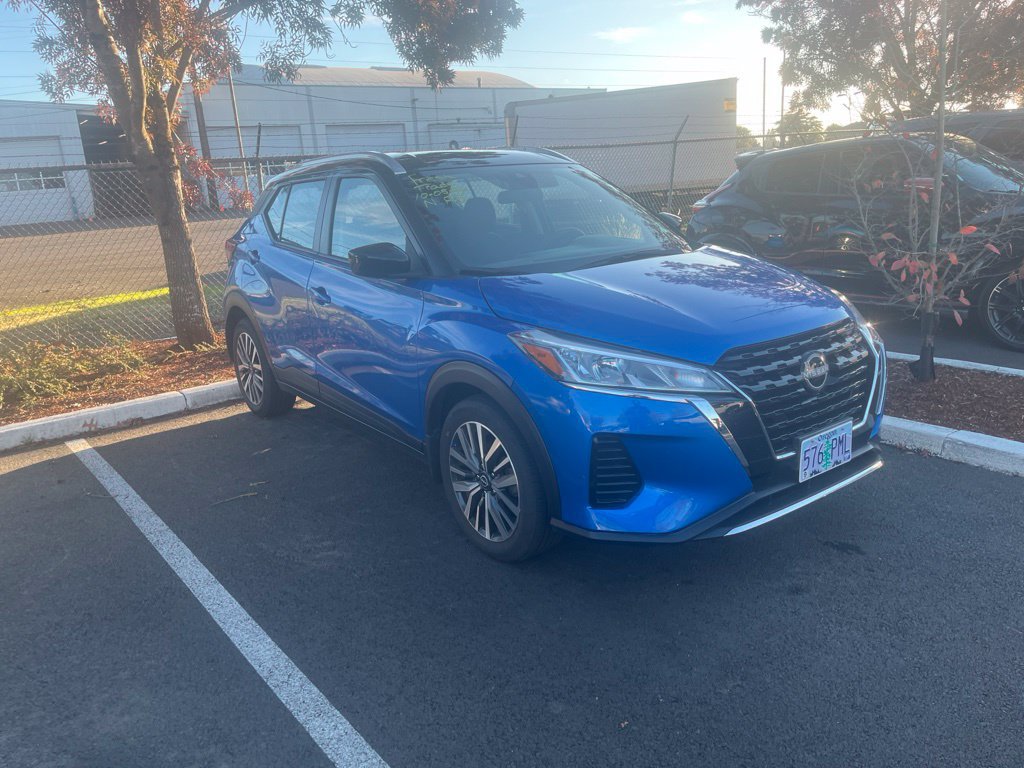Used 2023 Nissan Kicks SV FWD image 2